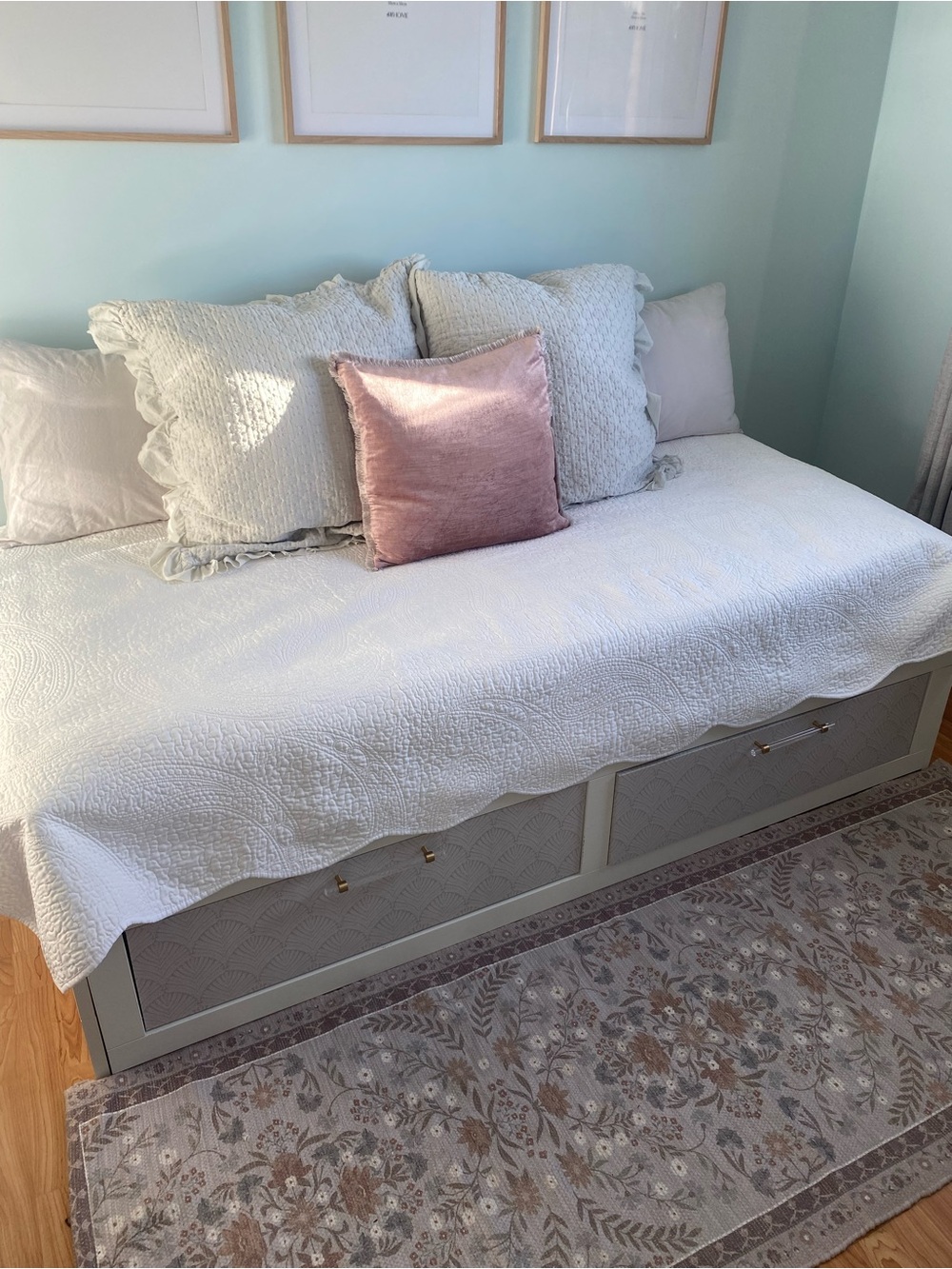 King Size White Quilted Coverlet with Scalloped Edges